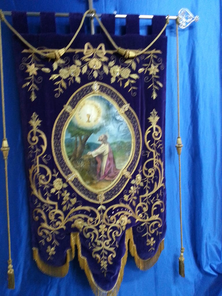 Estandarte de Jesús orando con el cáliz